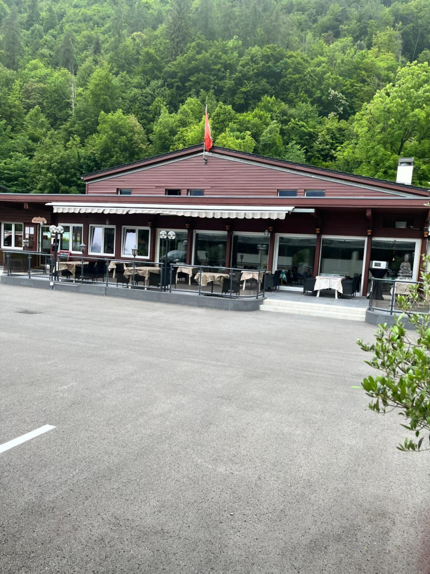 The River Village Интерлакен Екстериор снимка